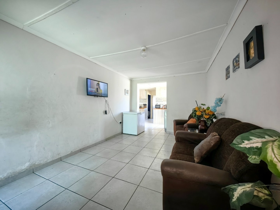 3 Bedroom Property for Sale in Roosendal Western Cape